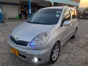 Toyota Fun Cargo 2004 Silver