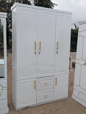 Kabati La Milango Mitatu Na Droo Zake Rangi Nyeupe