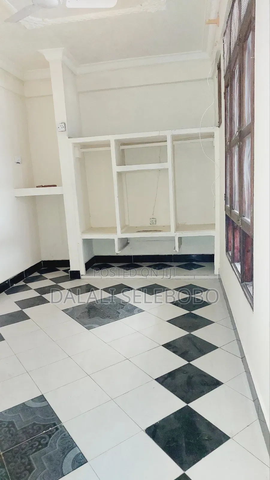 Showroom Display Na Flat 4sale Together