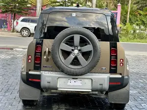 Land Rover Defender SE 2022 Gold