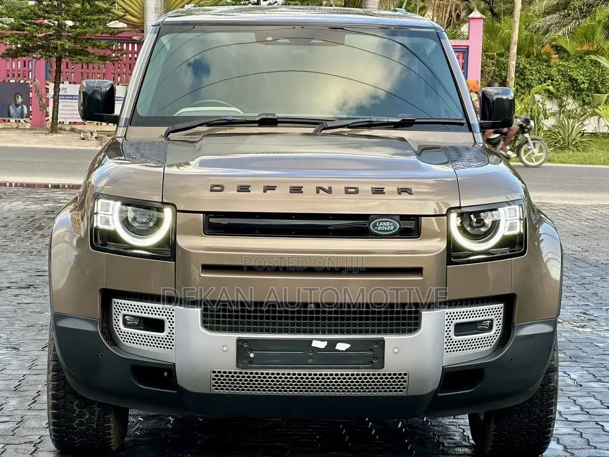 Land Rover Defender SE 2022 Gold
