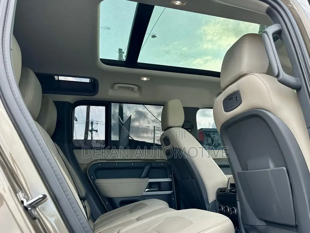 Land Rover Defender SE 2022 Gold