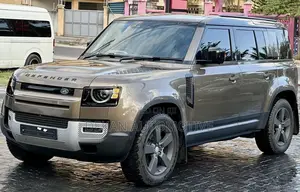 Land Rover Defender SE 2022 Gold