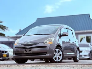 Toyota Ractis 2009 Gray