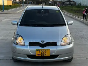 Toyota Vitz 2006 Silver