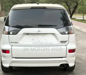 Mitsubishi Outlander 2011 White