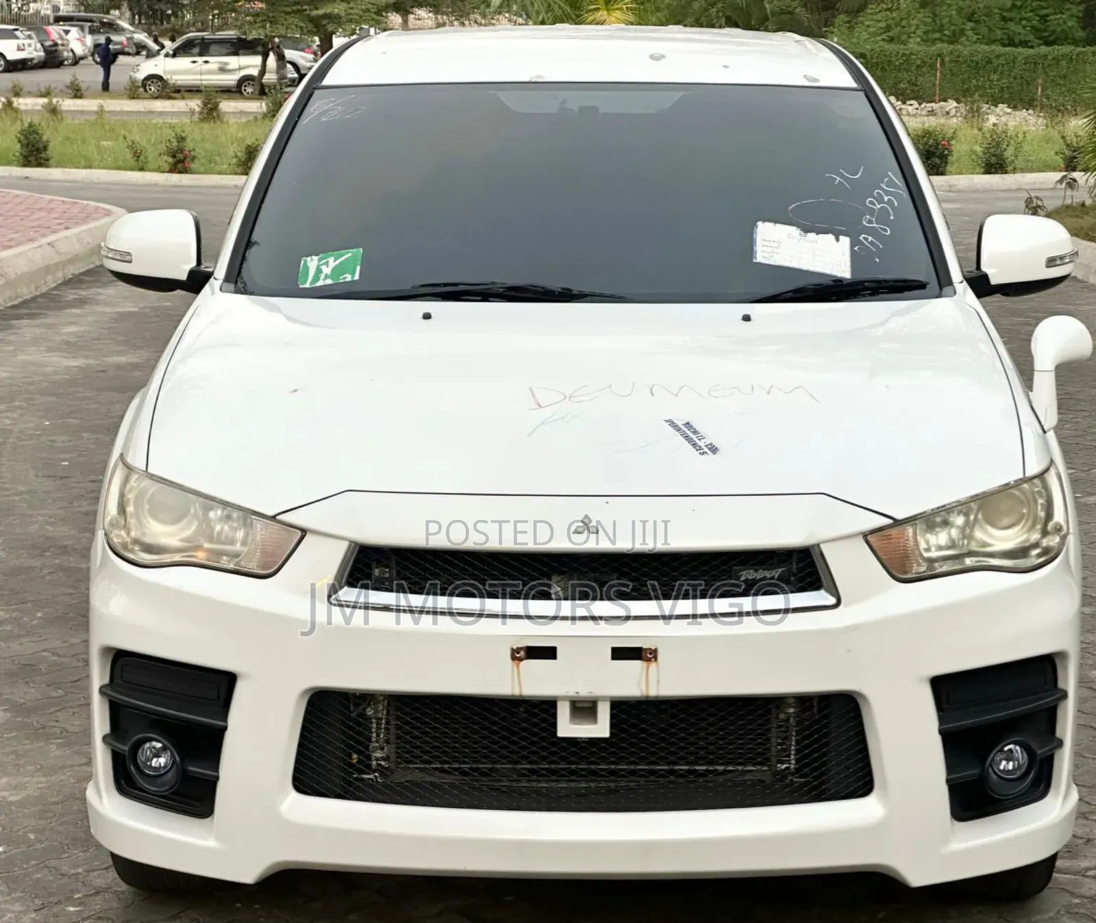 Mitsubishi Outlander 2011 White
