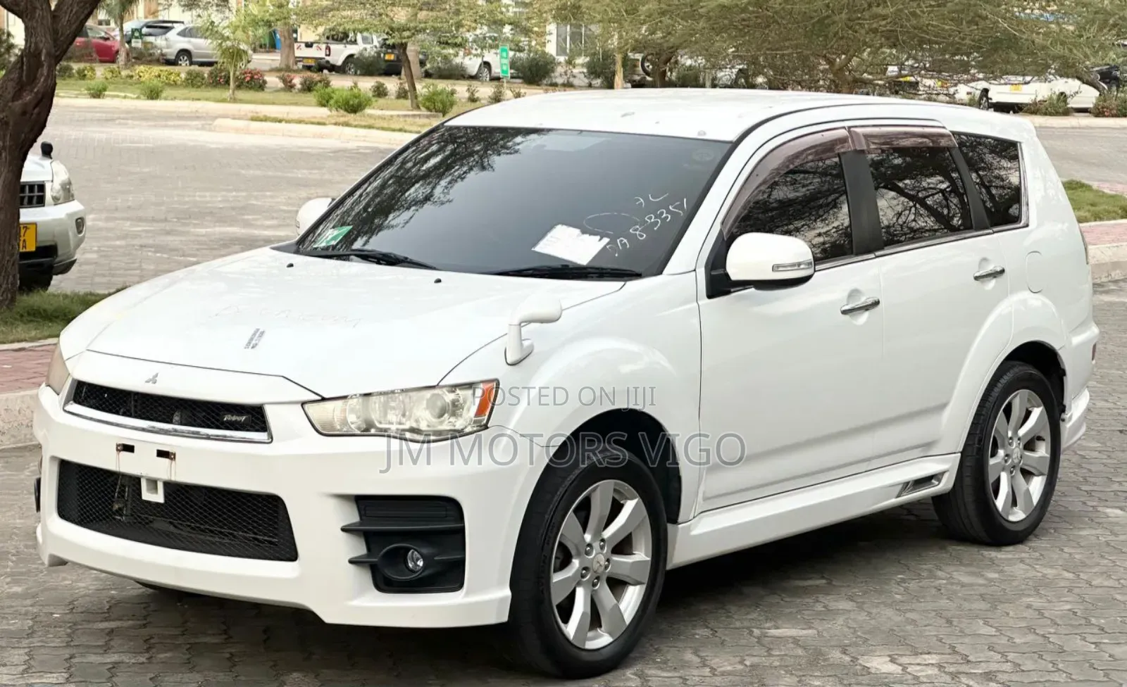 Mitsubishi Outlander 2011 White