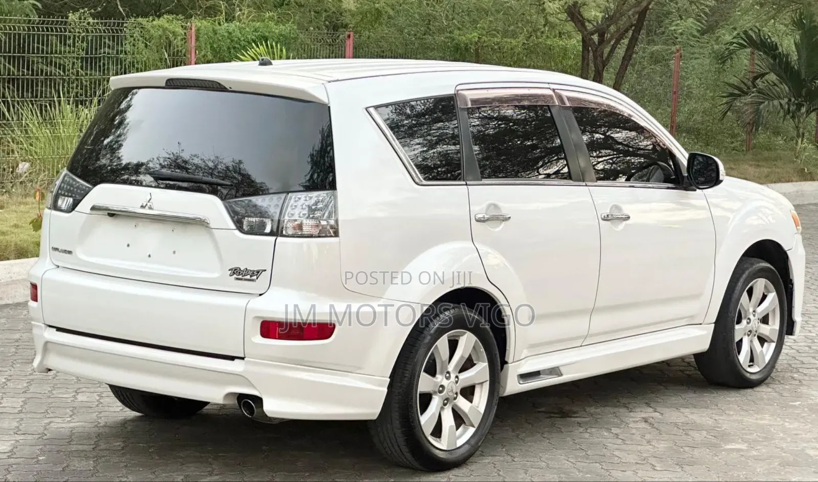Mitsubishi Outlander 2011 White