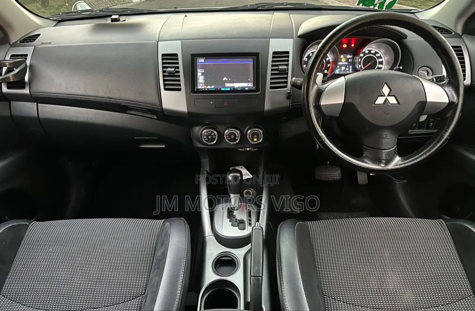 Mitsubishi Outlander 2011 White