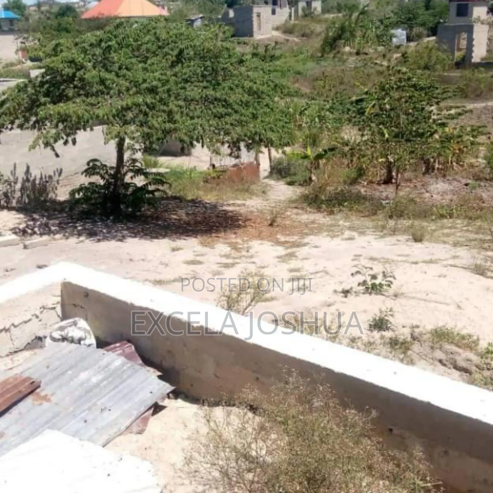 Kiwanja Cha SQM 625 Kina Msingi Kinauzea Na Bank Mabwepande
