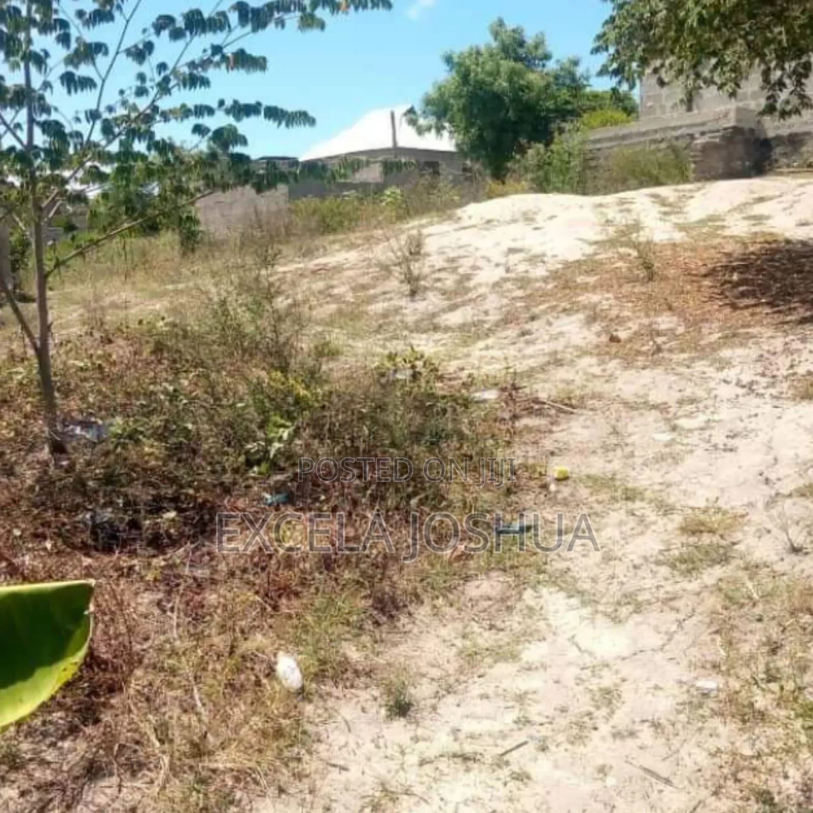 Kiwanja Cha SQM 625 Kina Msingi Kinauzea Na Bank Mabwepande