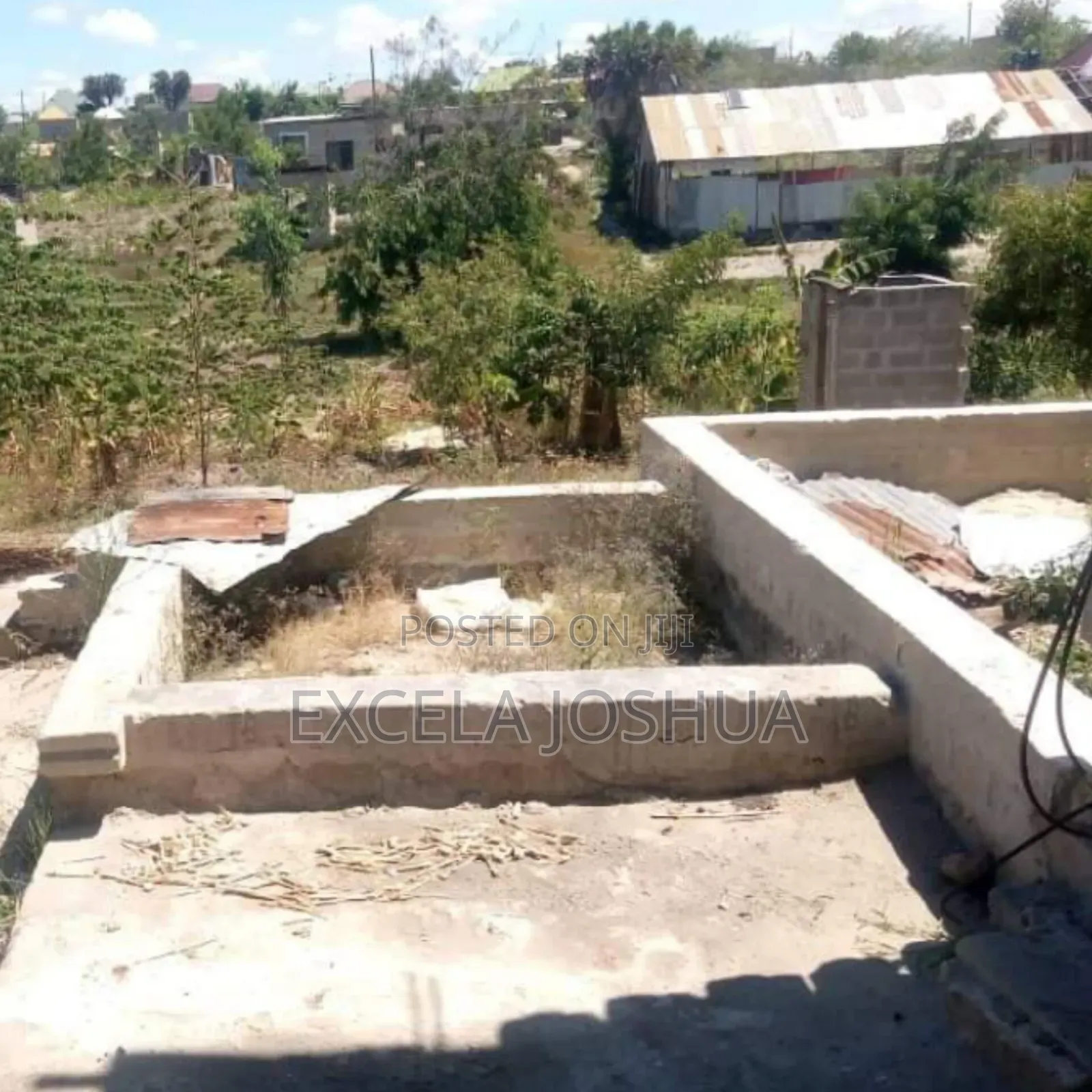 Kiwanja Cha SQM 625 Kina Msingi Kinauzea Na Bank Mabwepande