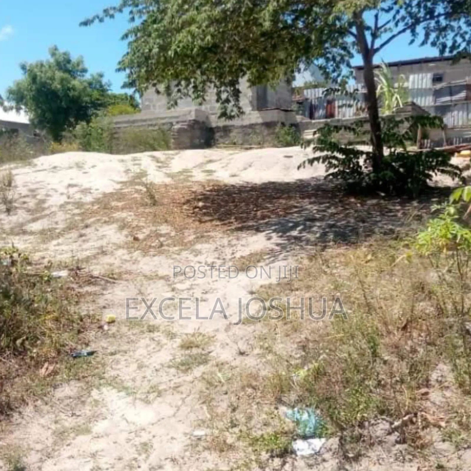 Kiwanja Cha SQM 625 Kina Msingi Kinauzea Na Bank Mabwepande