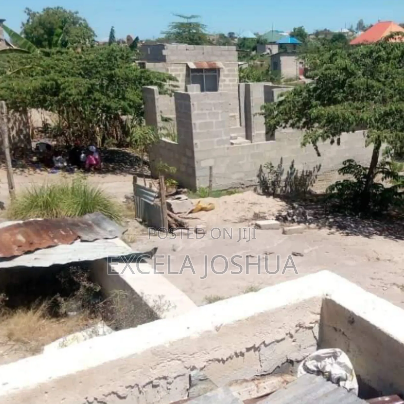 Kiwanja Cha SQM 625 Kina Msingi Kinauzea Na Bank Mabwepande