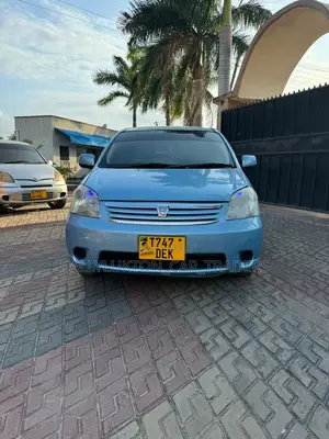 Toyota Raum 2005 Blue