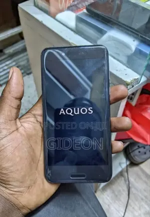 Sharp Aquos Sense 2 SHV43 32 GB Black