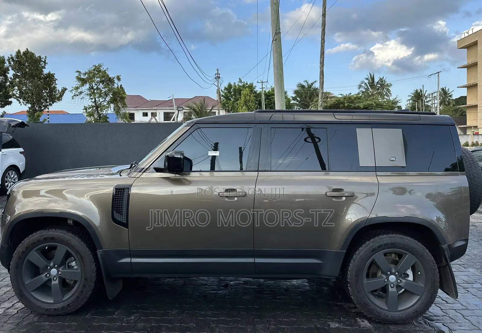 Land Rover Defender 2022 Beige