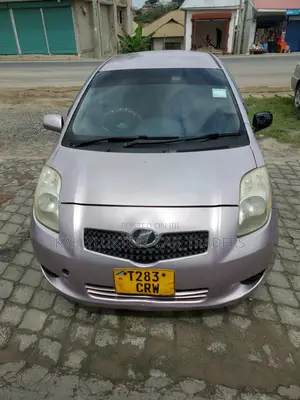 Toyota Vitz 2004 Pink