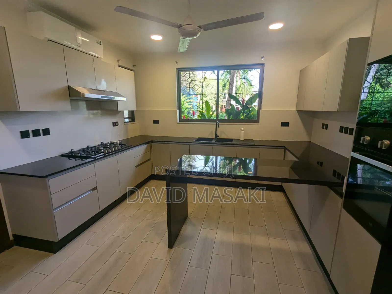 4bdrm Villa in Oysterbay for rent