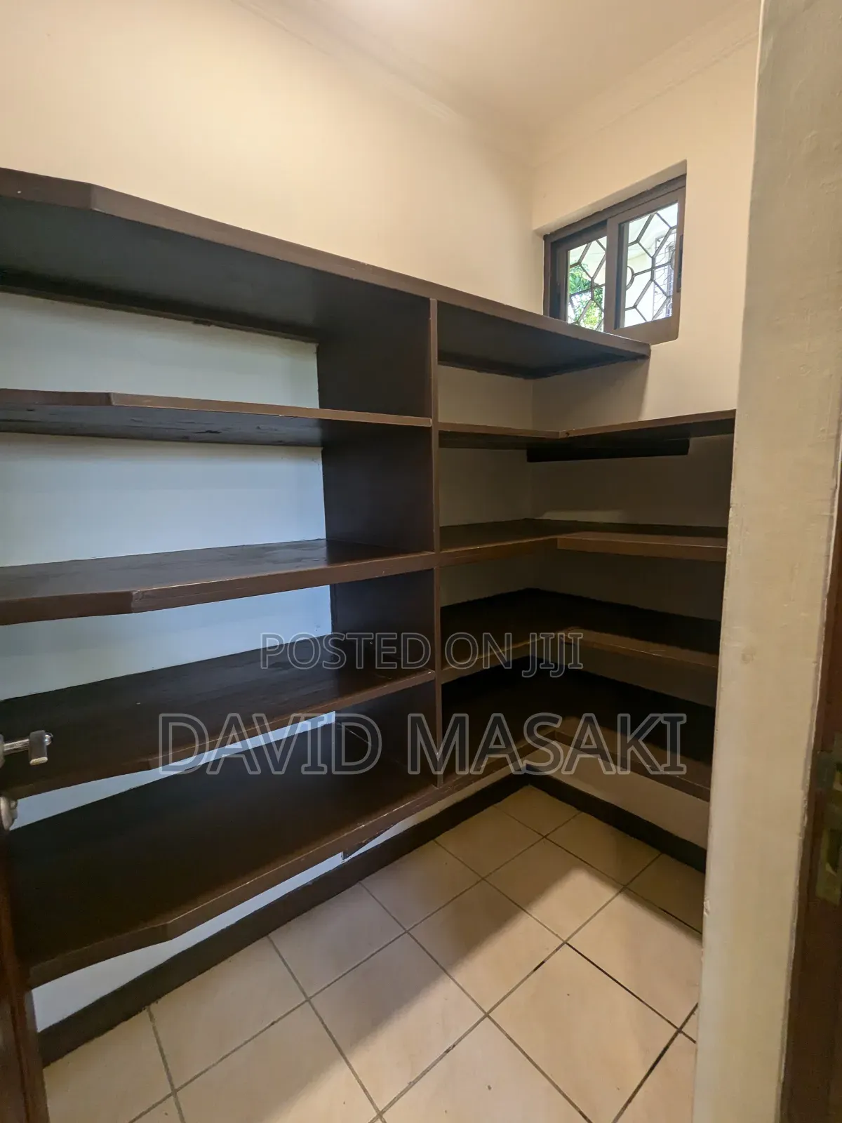 4bdrm Villa in Oysterbay for rent