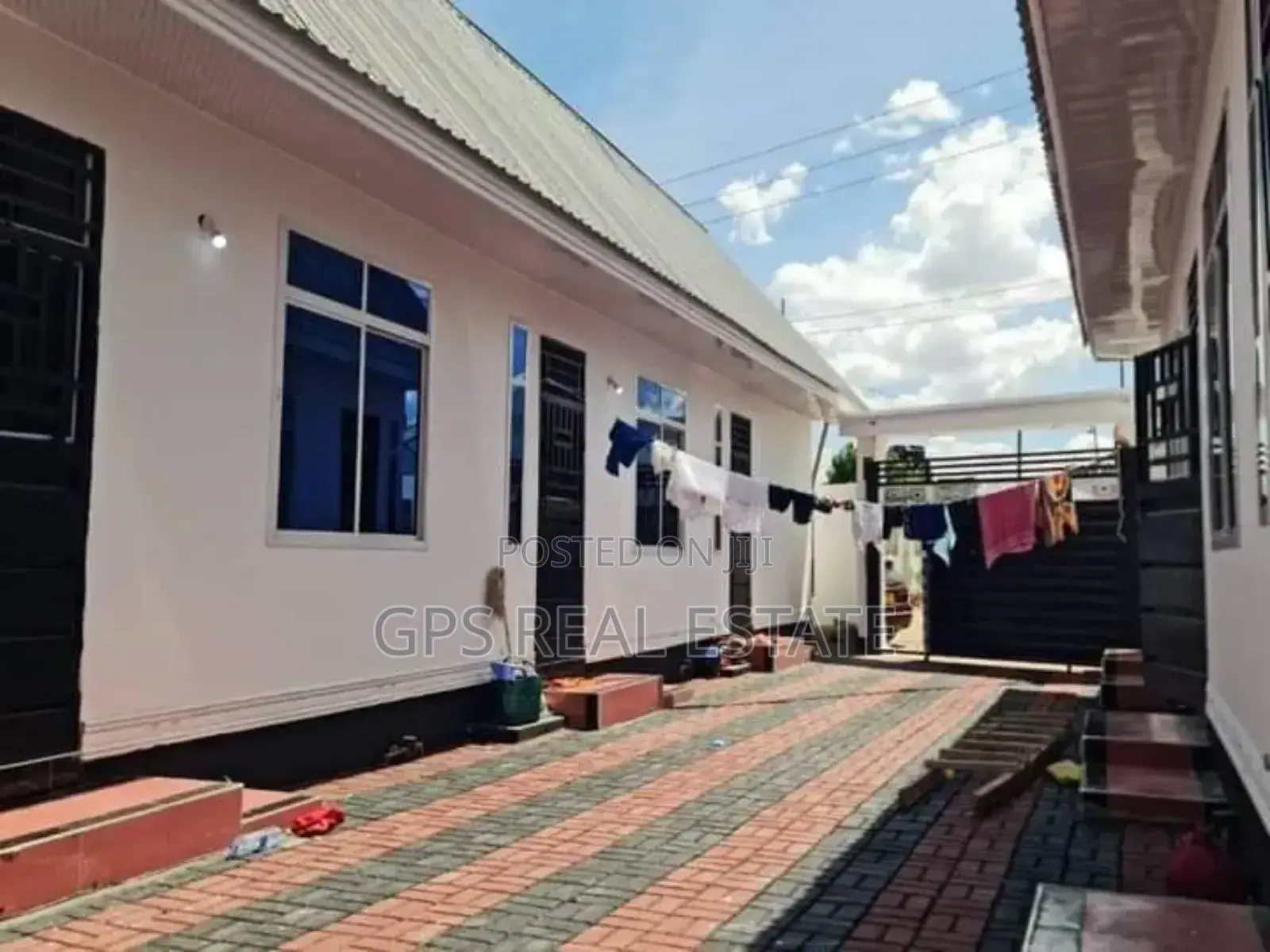 8bdrm Apartment in Mbagala Chamazi, Temeke for sale
