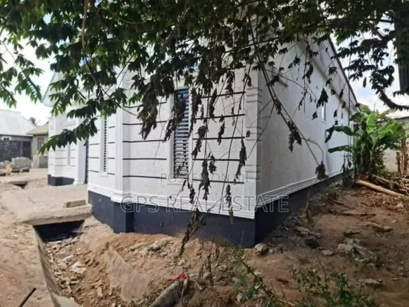 8bdrm Apartment in Mbagala Chamazi, Temeke for sale