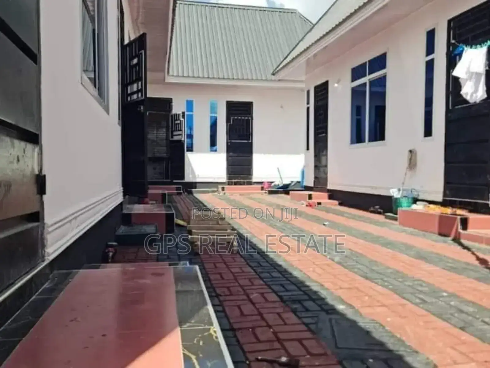 8bdrm Apartment in Mbagala Chamazi, Temeke for sale