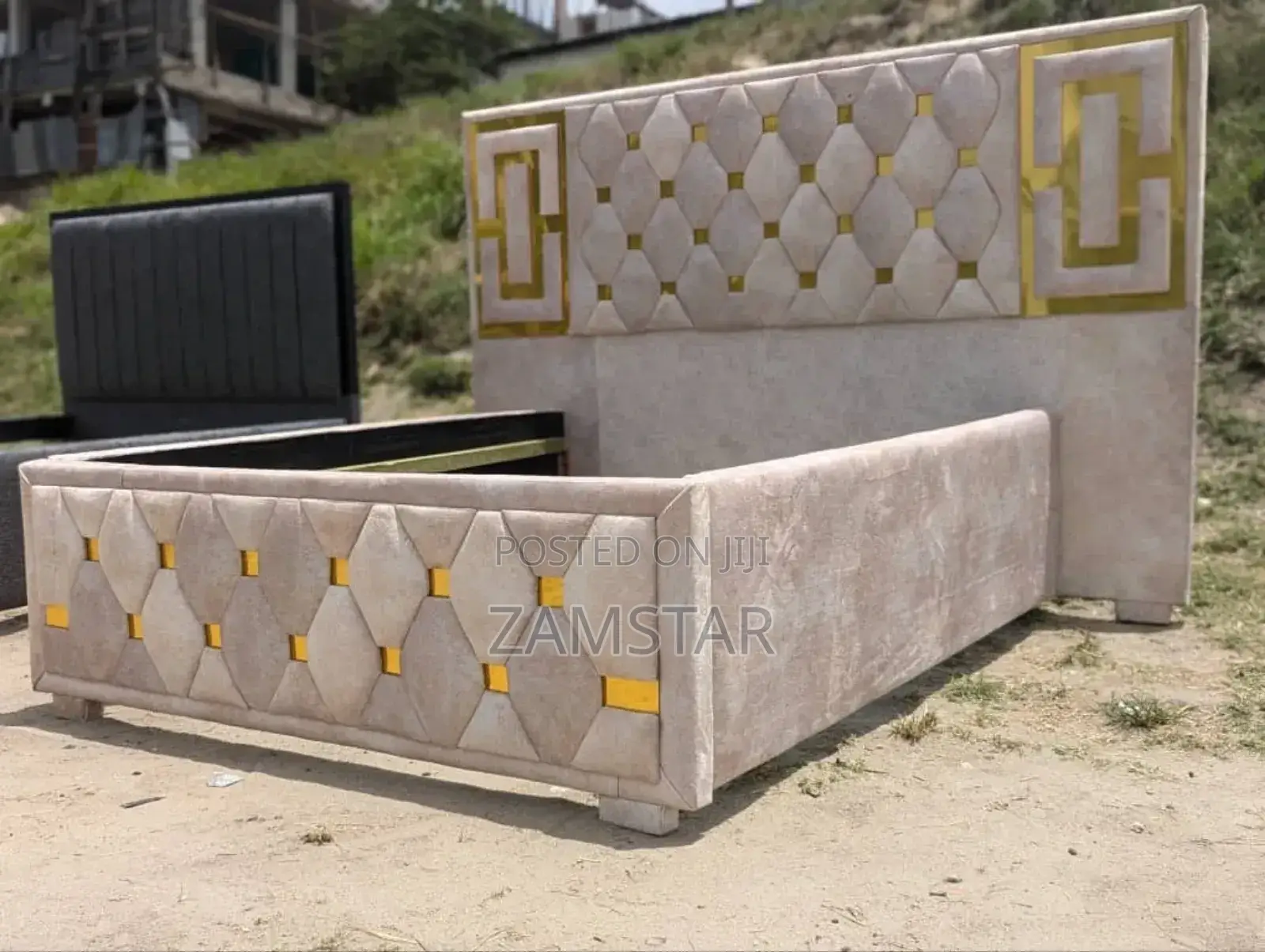High Classic Bedsofa