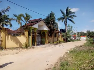 8bdrm House in Kigamboni Kibada for sale