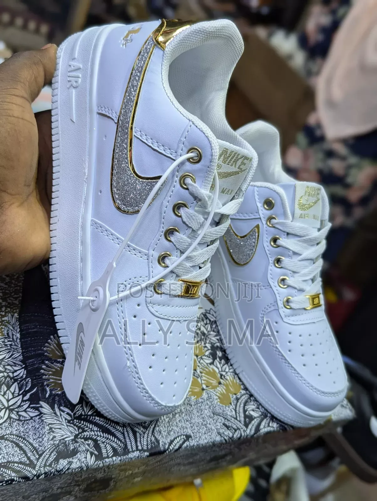 Mens Sneakers Nike Gold