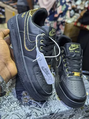 Mens Sneakers Nike Gold