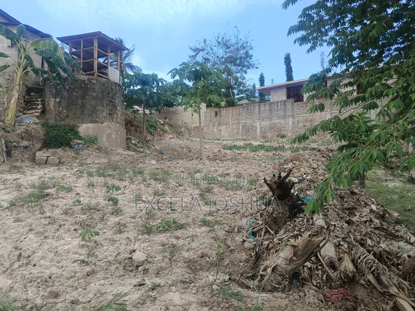 Kiwanja CHA SQM 1000 Kinauzwa Goba Njia Panda Ya Tegeta A