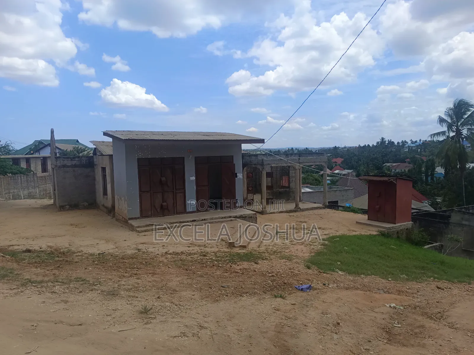 Kiwanja CHA SQM 1000 Kinauzwa Goba Njia Panda Ya Tegeta A