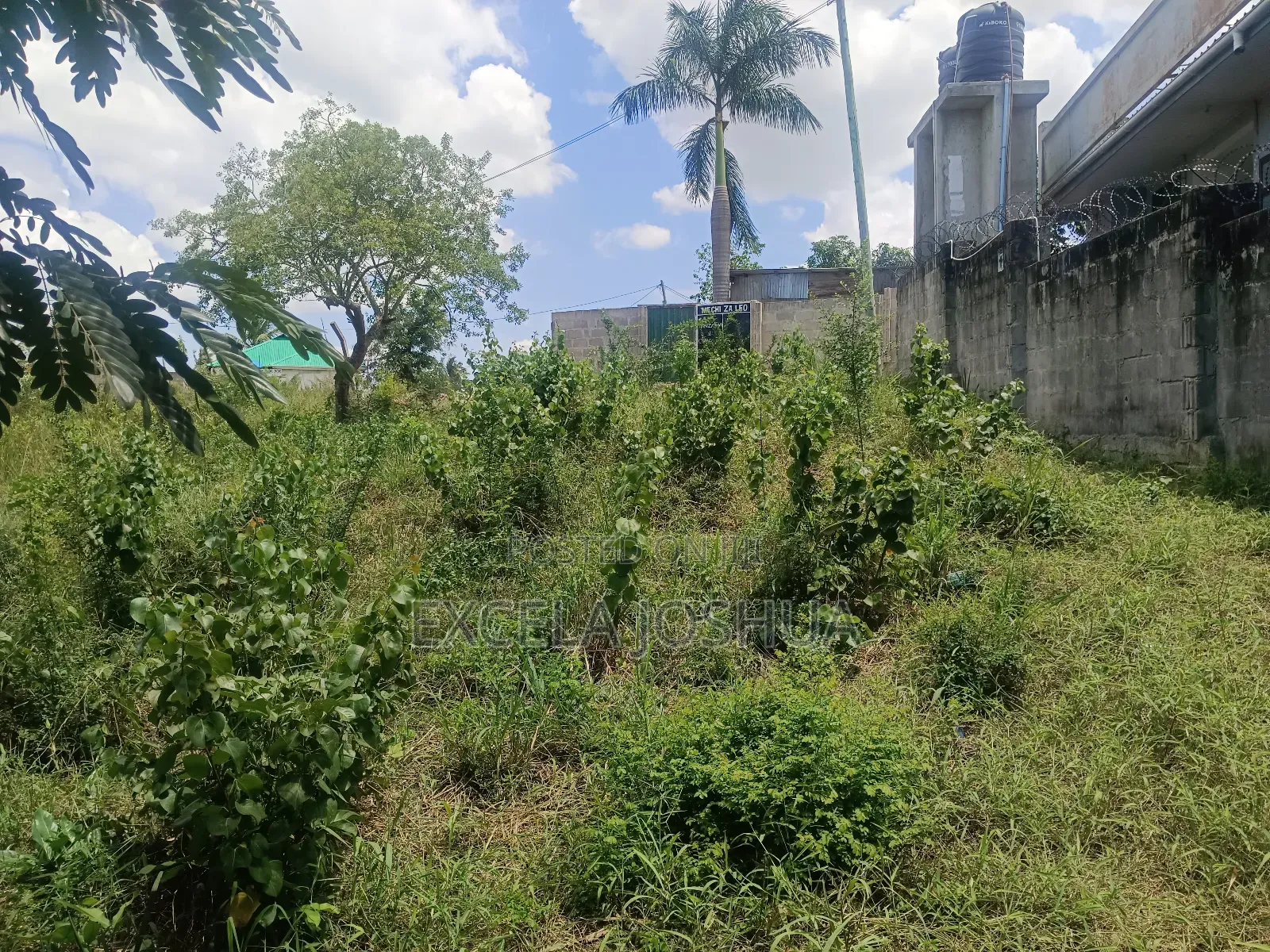 Kiwanja Cha SQM 700 Kinauzwa Goba Njia Panda Ya Tegeta A