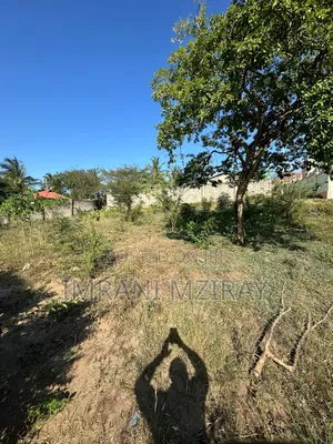Pl0t for Sale Location Madale