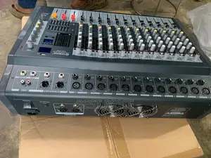 Yamaha Professional Mixer 12 Channel P12-Usb