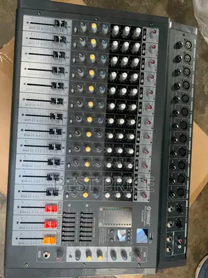 Yamaha Professional Mixer 12 Channel P12-Usb