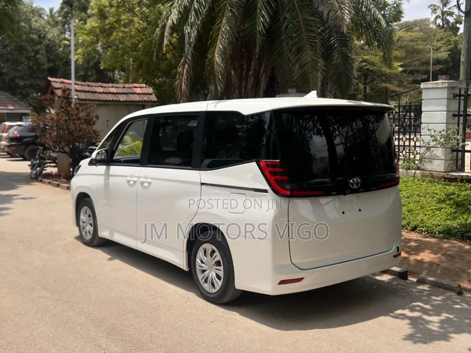 Toyota Noah 2023 White