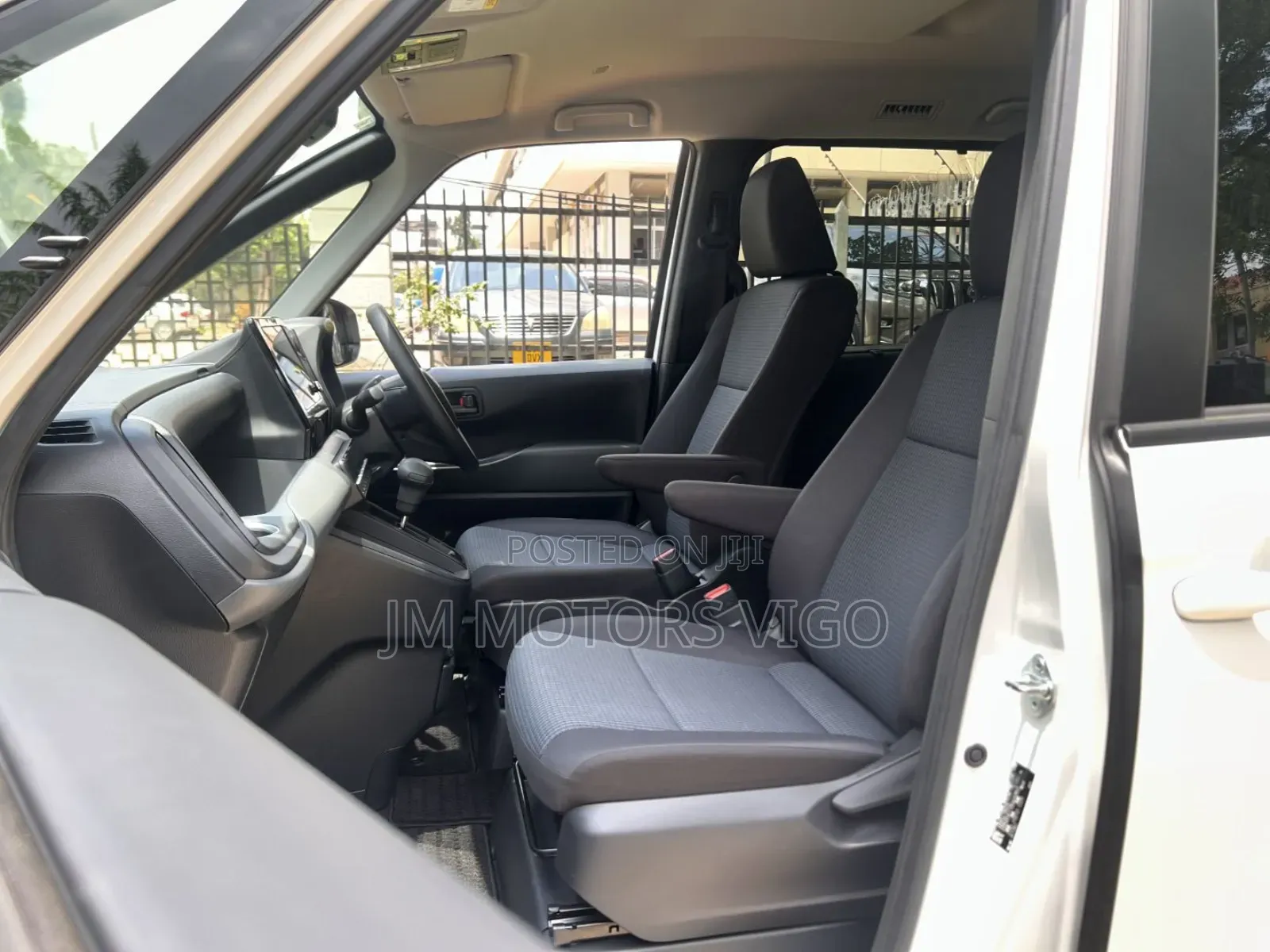Toyota Noah 2023 White