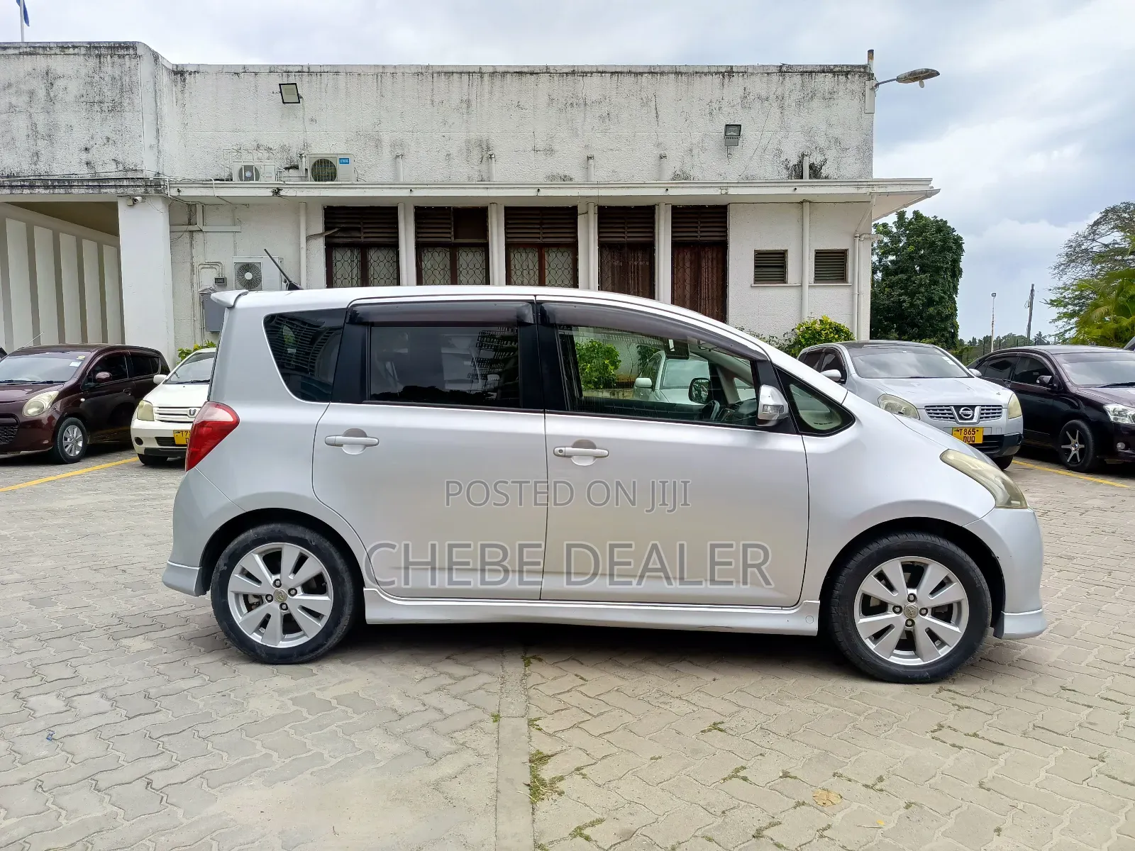 Toyota Ractis 1.5 AWD 2007 Silver