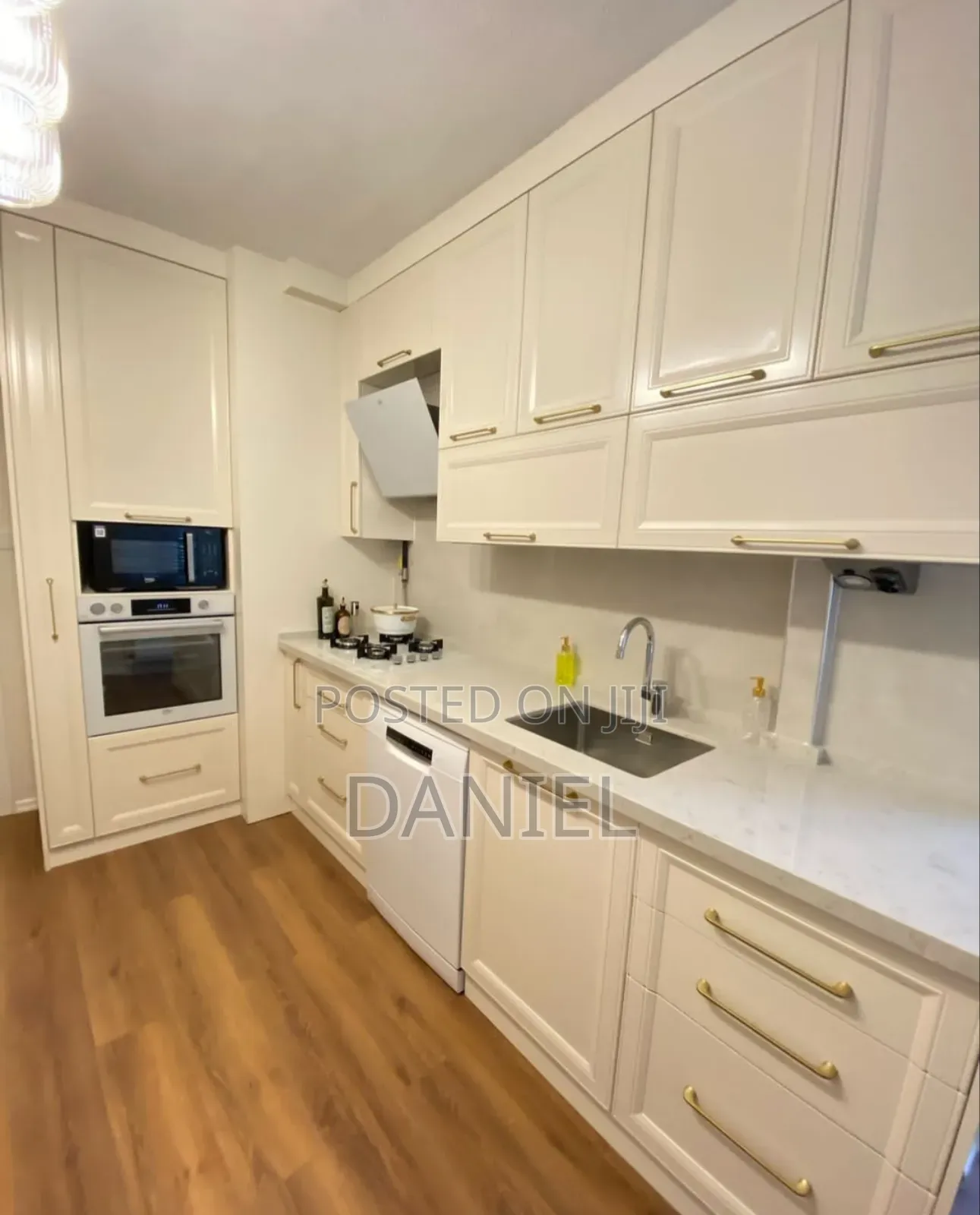Kitchen Set Full Na Viti Vyake Rangi Nyeupe
