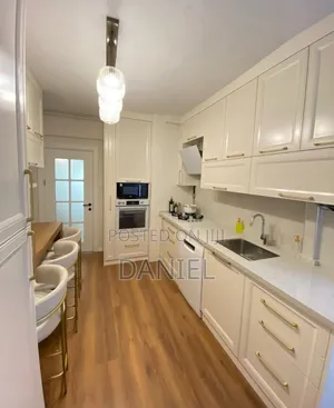Kitchen Set Full Na Viti Vyake Rangi Nyeupe