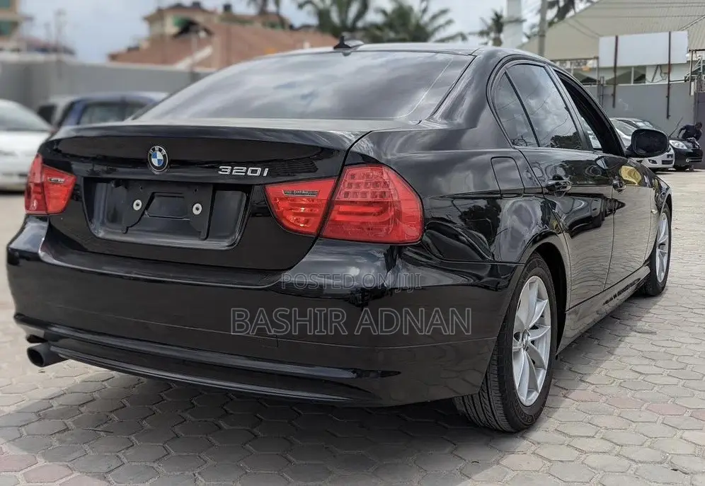 BMW 3 Series 320i RWD 2010 Matt Black
