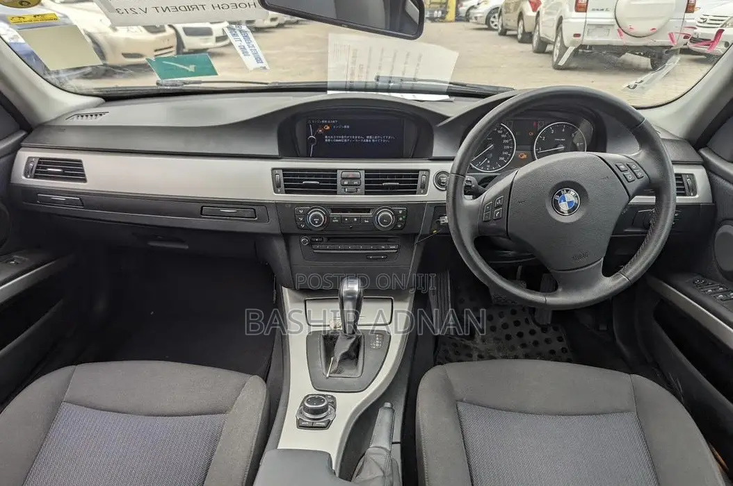 BMW 3 Series 320i RWD 2010 Matt Black