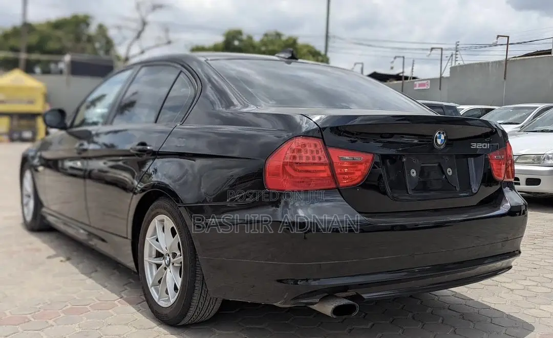 BMW 3 Series 320i RWD 2010 Matt Black