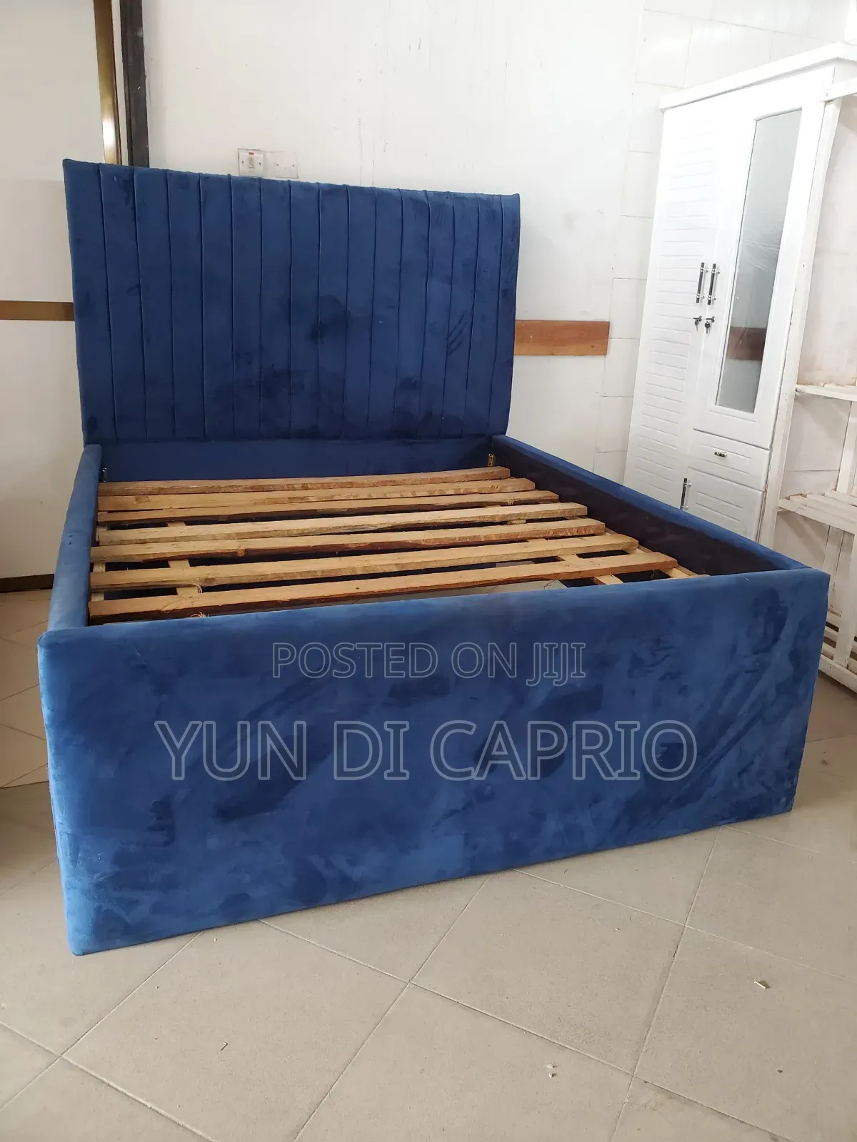 Kitanda Kizuri Sana Bedsofa