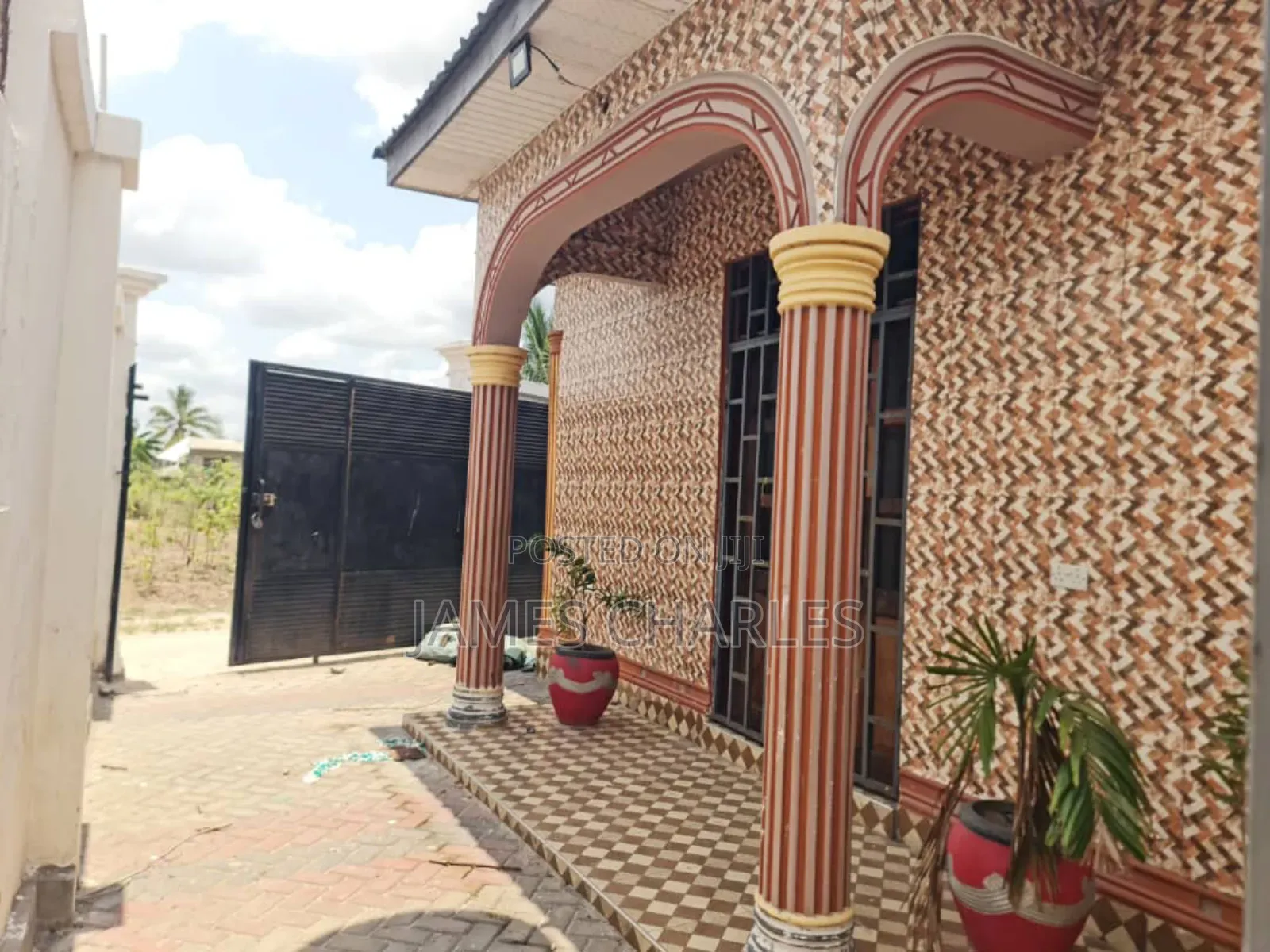 6bdrm House in Mbande Chamazi for sale