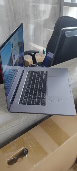 Laptop Apple MacBook 2019 32GB Intel Core I7 SSD 1T