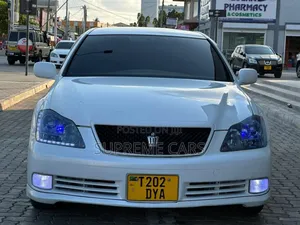 Toyota Crown Royale 2005 White